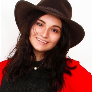 Meet your Posher, Abby